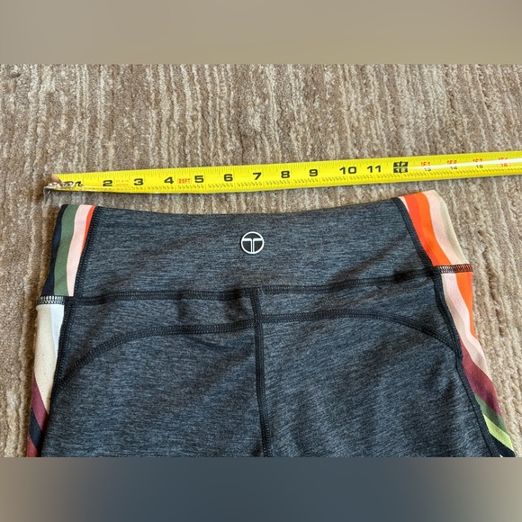 🩷 Trina Turk Recreation mid-calf Leggings grey/multi Size XS - EUC - Picture 5 of 7